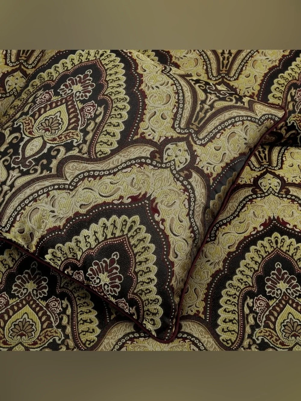 Luxury Damask Queen 3 piece Comforter Set